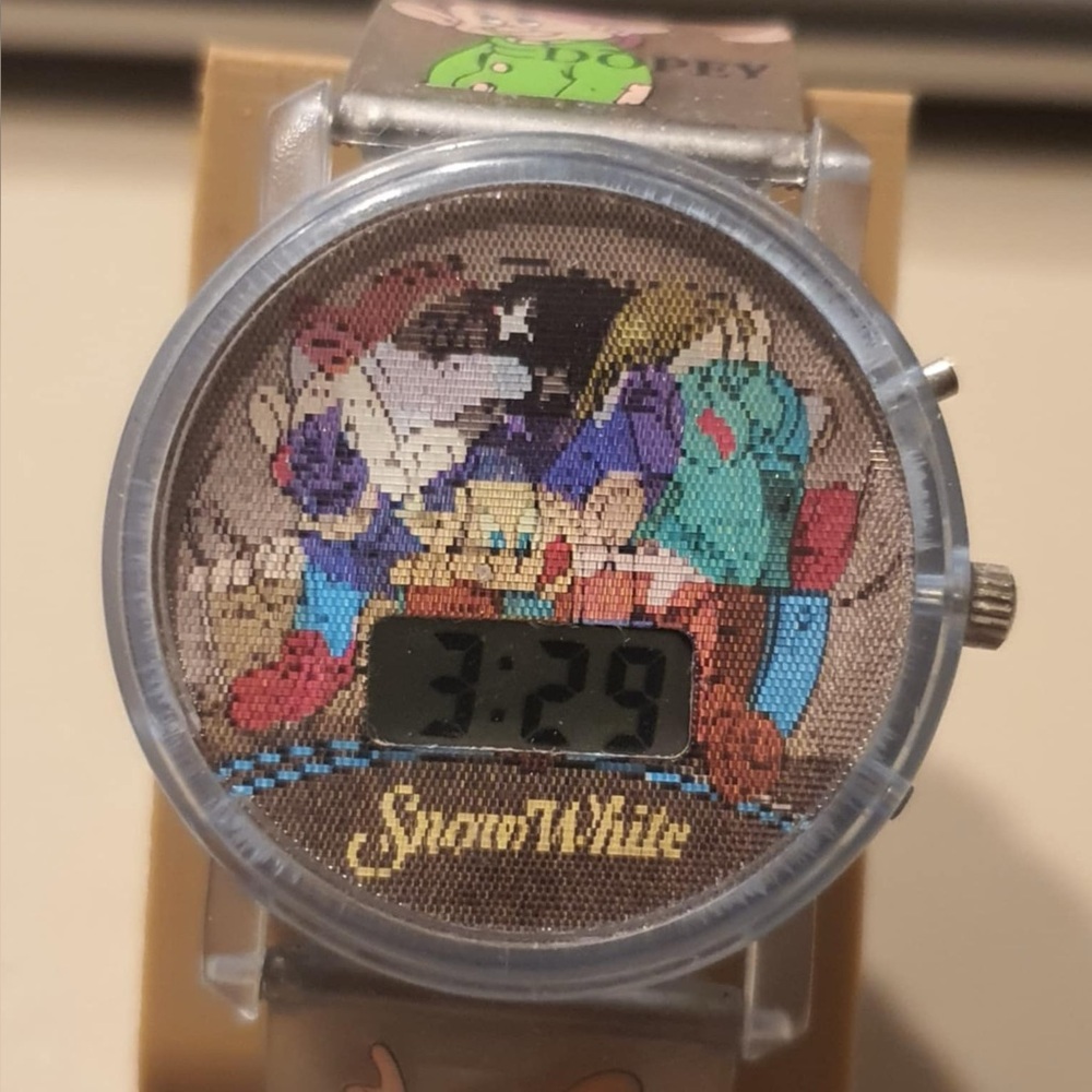 🦋10/$20🦋 Vintage Snow White &The 7 Dwarfs Holographic Digital Girl's Watch
